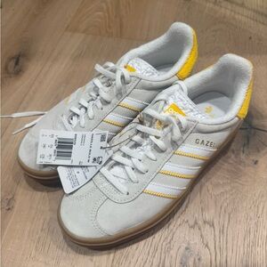Women’s Adidas Gazelle White and Yellow Trainers- size 7
